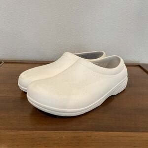 Crocs Dual Comfort Unisex White Nurse Work Shoes Clogs 10M 12W Slip Resistant